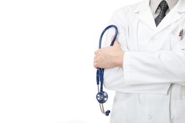 Doktor bir stetoskop ve elleri ile onun önüne geçti
