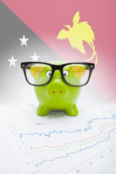 Piggy bank with flag on background - Papua New Guinea — Stock Photo, Image