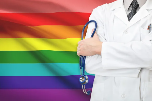 Концепція національної системи охорони здоров'я - прапор веселки - прапор ЛГБТ — стокове фото