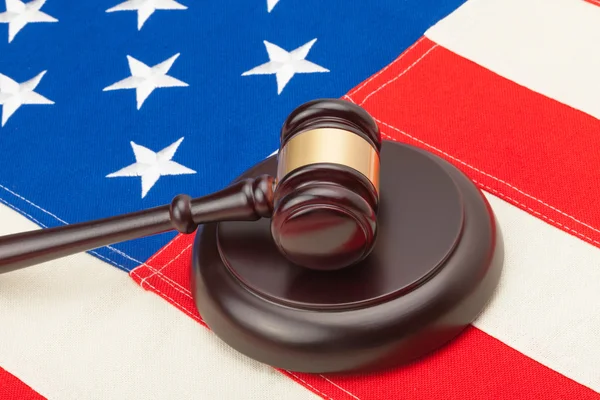 Wooden judge gavel and soundboard laying over USA flag - closeup studio shoot — Stock Photo, Image