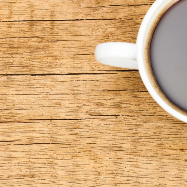 Taza de café de cerámica blanca en mesa de madera - relación 1 a 1 — Foto de Stock