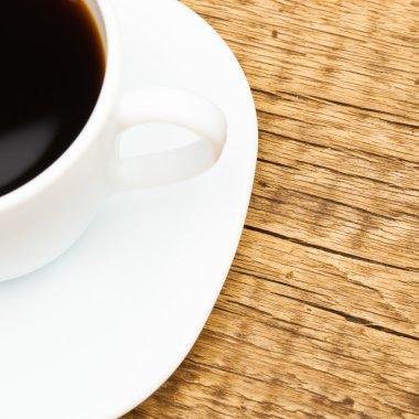 Beyaz seramik kahve fincanı eski ahşap tablo - 1'e 1 oranı