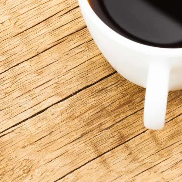 Xícara de café de cerâmica branca na antiga tabela - proporção de 1 para 1 — Fotografia de Stock