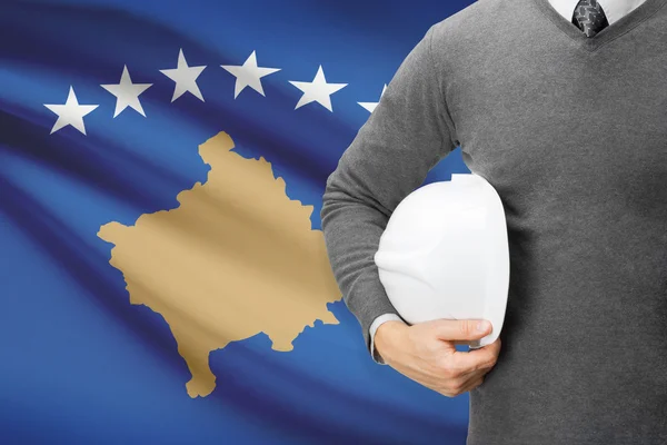Архитектор с флагом на фоне - Косово — стоковое фото