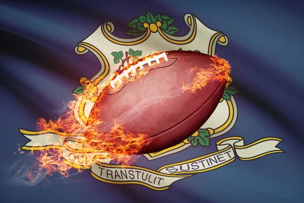 US-amerikanischer American-Football-Ball mit Flagge auf Backround Serie - connecticut — Stockfoto