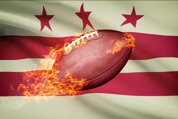 Futbol amerykański piłkę z flagą w backround serii - district of columbia - washington, DC. — Zdjęcie stockowe
