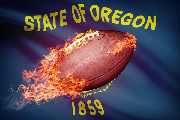 Американский футбольный мяч с флагом на backround серии - Орегон — стоковое фото