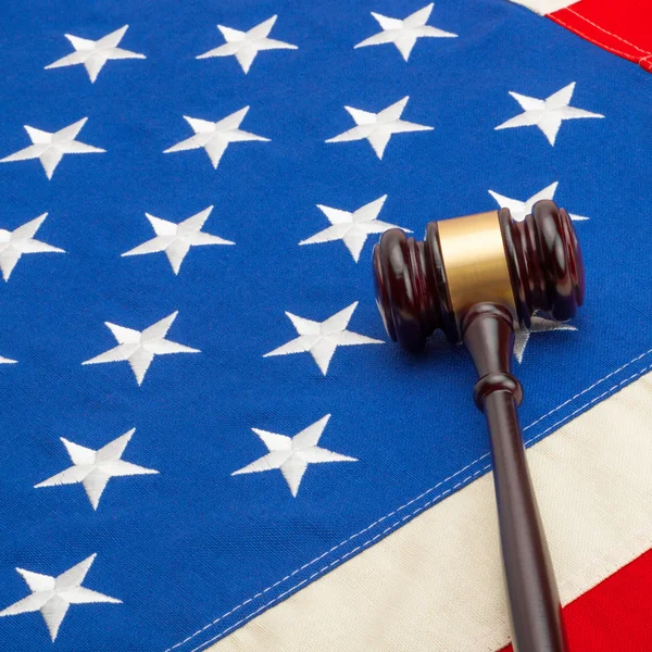 Judge gavel over US flag - closeup shoot - 1 to 1 ratio — Stock Photo, Image