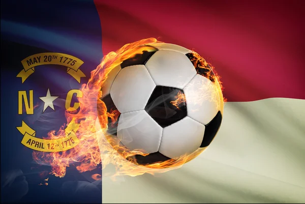 Футбольный мяч с флагом на фоне серии - Северная Каролина — стоковое фото