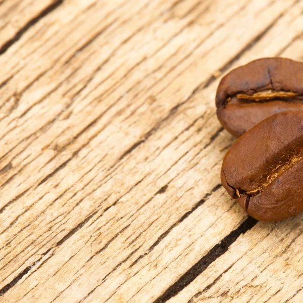 Roasted coffee beans on wooden table - view from top — Stock Photo, Image