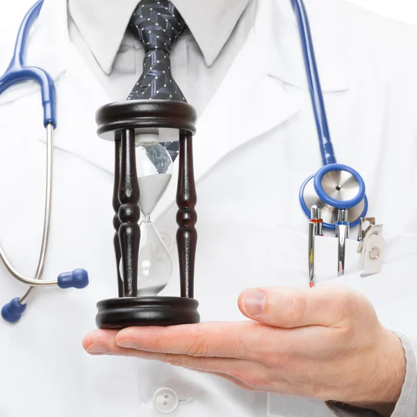 Doctor holdling hourglass — Stock Photo, Image