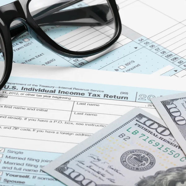 US Tax Form 1040 with dollars and glasses — Stock Photo, Image