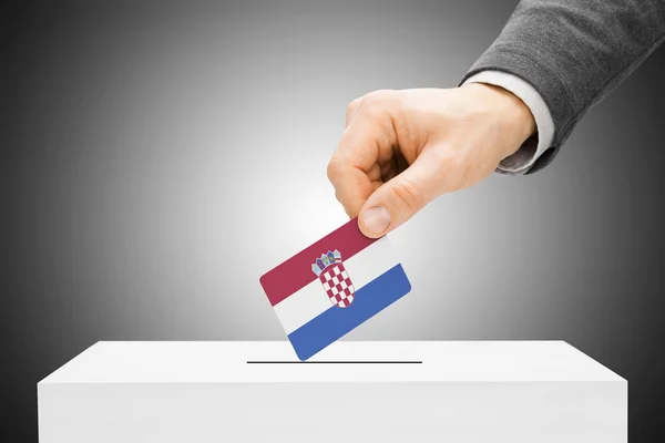 Vote concept - mâle drapeau insertion dans urne - Croatie — Photo