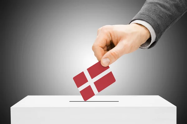 Voting concept - Male inserting flag into ballot box - Denmark — Stock Photo, Image