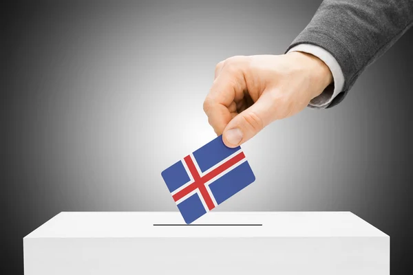 Votação conceito - bandeira inserindo masculino em urnas - Islândia — Fotografia de Stock