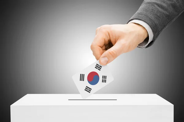 Voting concept - Male inserting flag into ballot box - South Korea — Stock Photo, Image