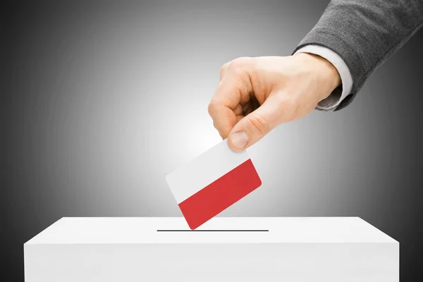 Voto concepto - hombre bandera insertar en urna - Polonia — Foto de Stock