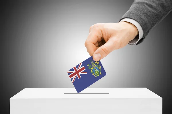 Voto concepto - hombre bandera insertar en urna - Pitcairn Island — Foto de Stock