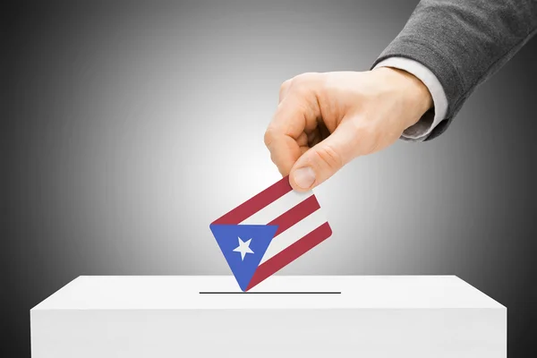 投票概念-插入进投票箱的男性标志-波多黎各 — 图库照片
