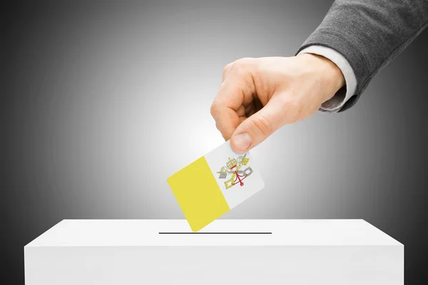 Voto concetto - maschio bandiera inserimento nell'urna - città del Vaticano — Foto Stock