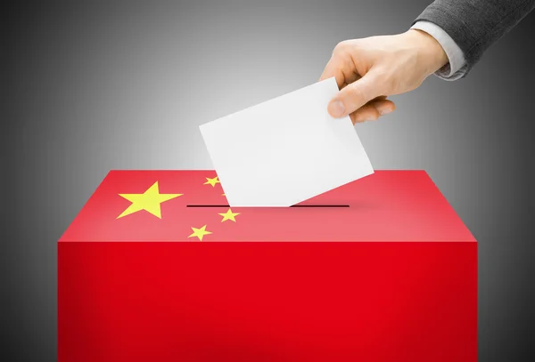Concepto de votación - urnas pintadas en colores de la bandera nacional - República Popular de China — Foto de Stock