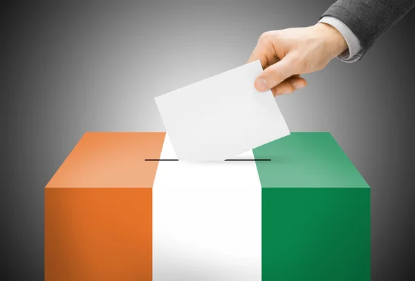 Concept - urne peinte dans le drapeau national de vote couleurs - Côte d'Ivoire - Côte d'Ivoire — Photo