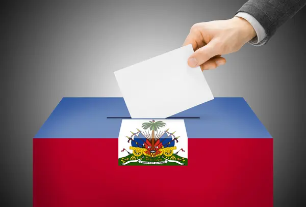 Concepto de votación - urnas pintadas en colores de la bandera nacional - Haití —  Fotos de Stock
