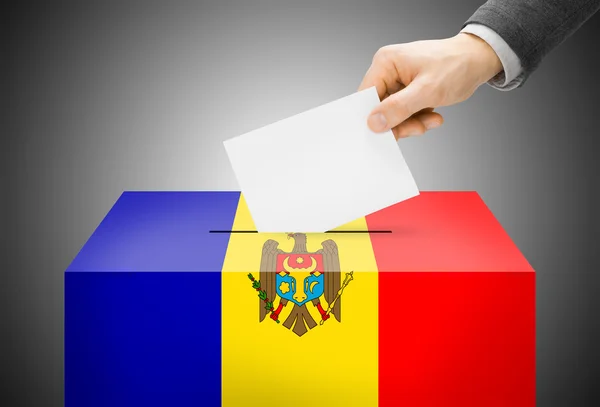 Concepto de votación - urnas pintadas en colores de la bandera nacional - Moldova —  Fotos de Stock