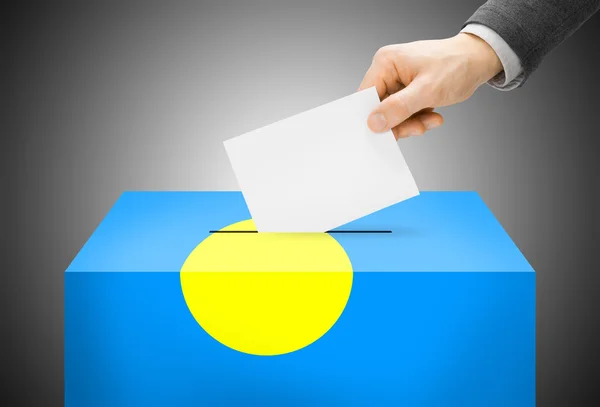 Koncepcja głosowania - urny pomalowane w kolorach flagi narodowej - Palau — Zdjęcie stockowe