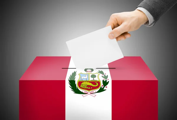 Concepto de votación - urnas pintadas en colores de la bandera nacional - Perú — Foto de Stock