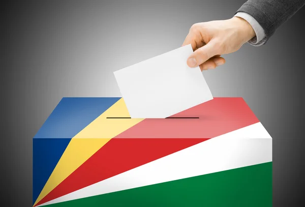 Voting concept - Ballot box painted into national flag colors - Seychelles — Stock Photo, Image