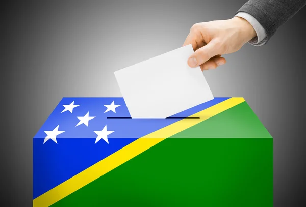 投票的概念-投票箱绘成国旗的颜色-所罗门群岛 — 图库照片