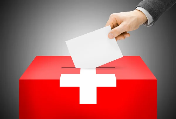 投票的概念-投票箱绘成国旗的颜色-瑞士 — 图库照片