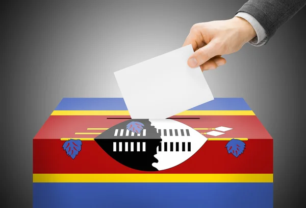 Concepto de votación - urnas pintadas en colores de la bandera nacional - Swazilandia —  Fotos de Stock