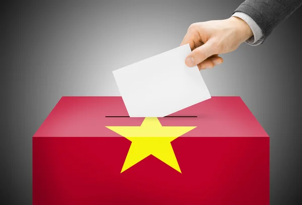 Concetto di voto - Ballot box verniciato nei colori della bandiera nazionale - Vietnam — Foto Stock