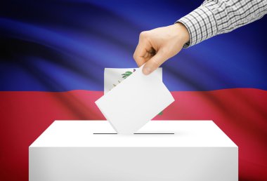 Oylama kavramı - arka plan üzerinde ulusal bayrak ile oy sandığı - Haiti