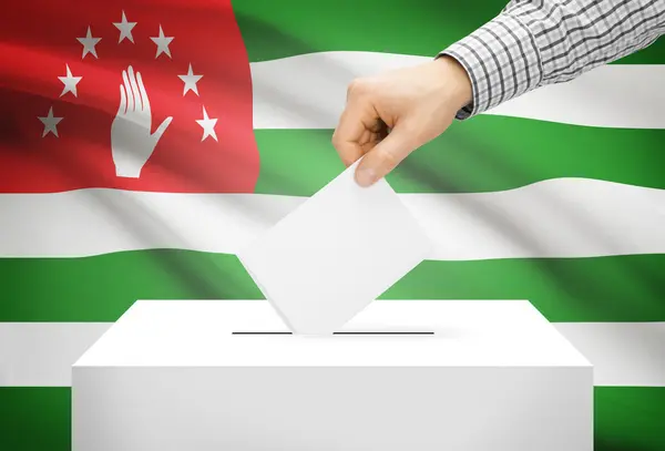 Stemmen concept - stembus met nationale vlag op achtergrond - Abchazië — Stockfoto