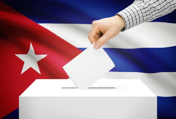 Conceito - urnas com bandeira nacional no plano de fundo - Cuba de voto — Fotografia de Stock