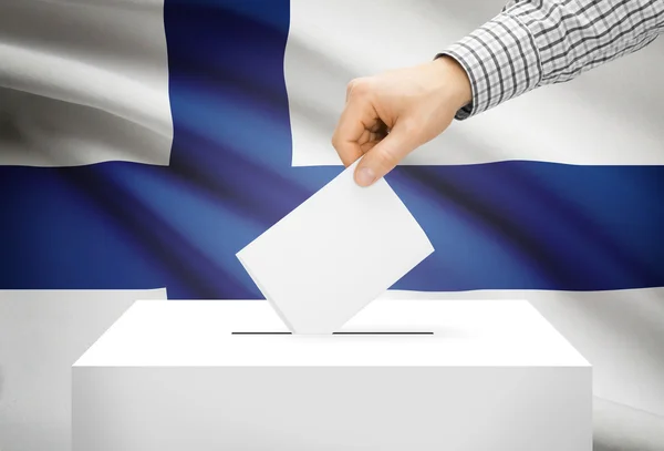 Voto concetto - urna con la bandiera nazionale su priorità bassa - Finlandia — Foto Stock