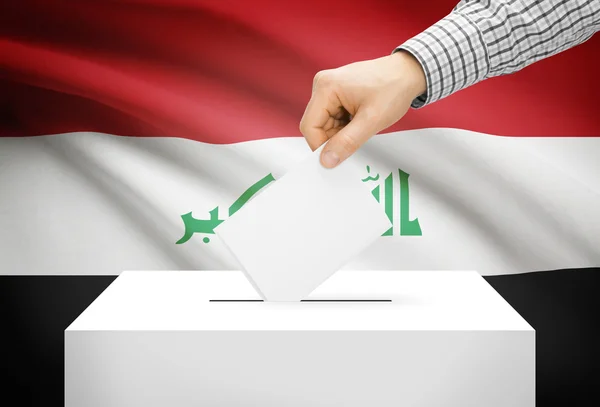 Oylama kavramı - arka plan üzerinde ulusal bayrak ile oy sandığı - Irak — Stok fotoğraf
