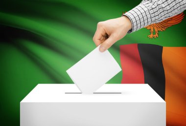 Oylama kavramı - arka plan üzerinde ulusal bayrak ile oy sandığı - Zambiya
