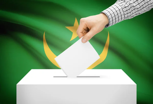 Voto concetto - urna con la bandiera nazionale su priorità bassa - Mauritania — Foto Stock