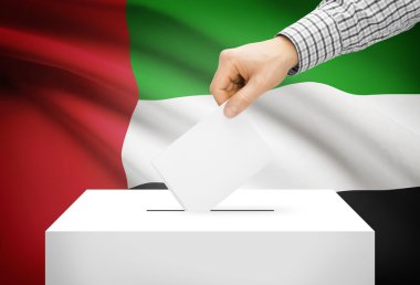 Oylama kavramı - arka plan üzerinde ulusal bayrak ile oy sandığı - Birleşik Arap Emirlikleri