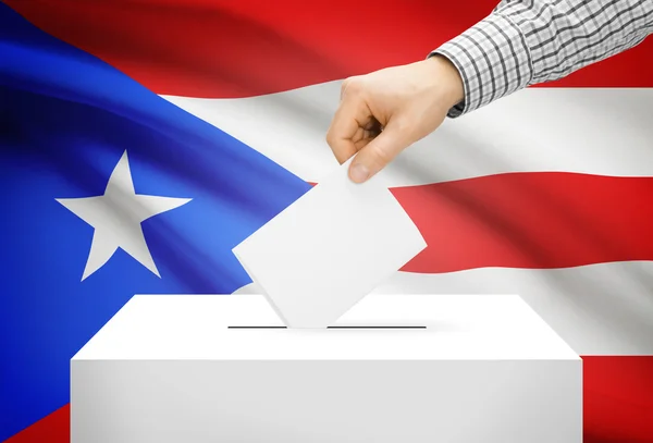 Voto concepto - urna con la bandera nacional de fondo - Puerto Rico — Foto de Stock