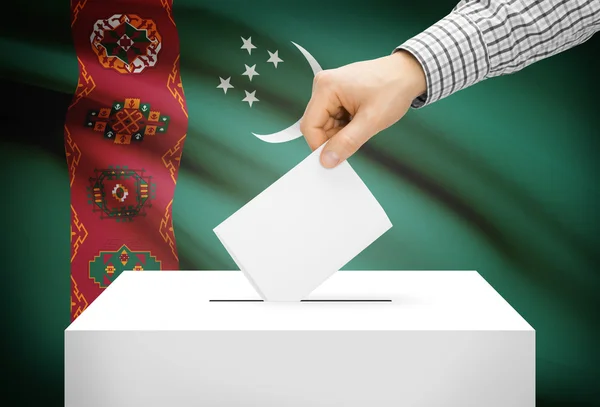 Voto concepto - urna con la bandera nacional de fondo - Turkmenistán — Foto de Stock