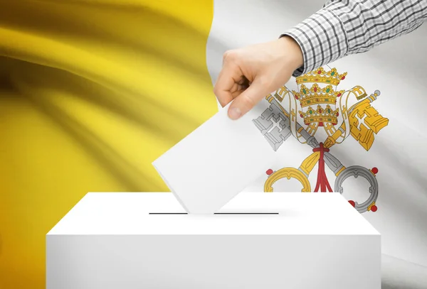 Concepto - urna con la bandera nacional de fondo - ciudad del Vaticano estado de votación — Foto de Stock