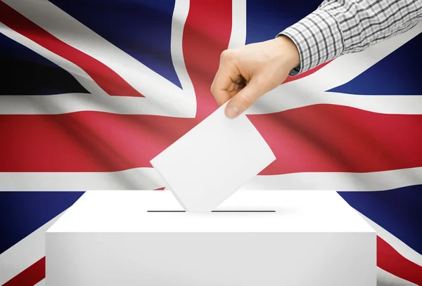 Voting concept - Ballot box with national flag on background - United Kingdom — Stock Photo, Image