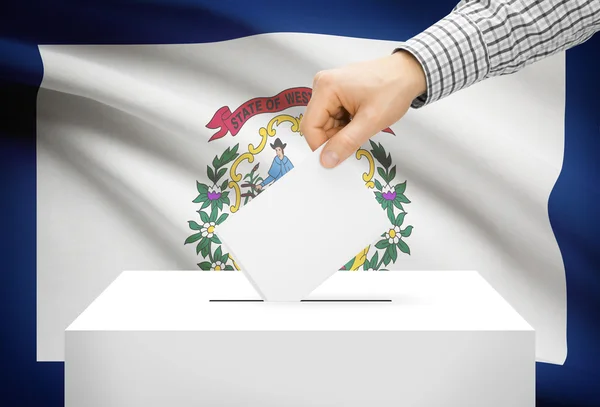 Concepto - urna con la bandera nacional de fondo - voto West Virginia — Foto de Stock