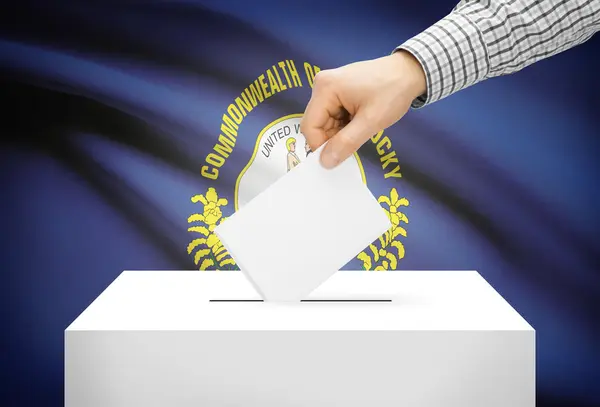 Stemmen concept - stembus met nationale vlag op achtergrond - Kentucky — Stockfoto