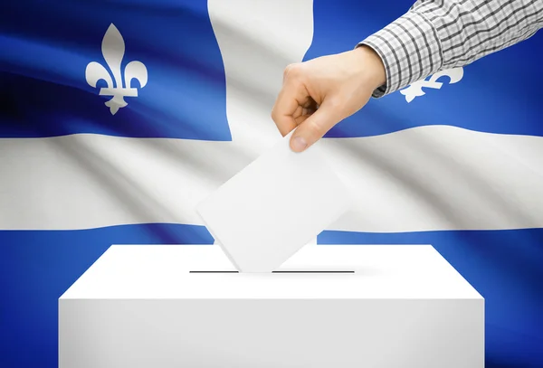 Kavram - arka plan üzerinde ulusal bayrak ile oy sandığı - Quebec oy — Stok fotoğraf